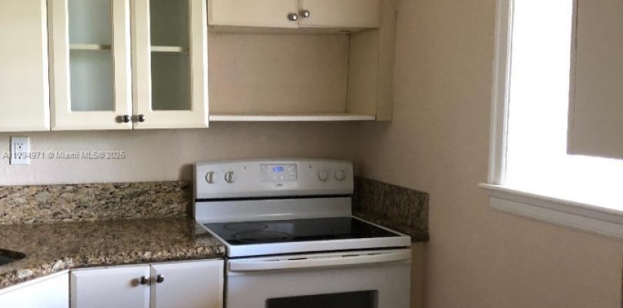 Condo in Palmetto Bay, Florida, 1 bedroom  № 1861471