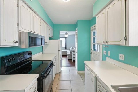 Condo in South Pasadena, Florida, 1 bedroom № 2111355 - photo 8