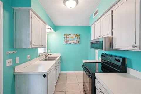 Condo in South Pasadena, Florida, 1 bedroom № 2111355 - photo 7