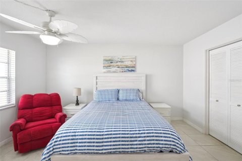 Condo in South Pasadena, Florida, 1 bedroom № 2111355 - photo 16