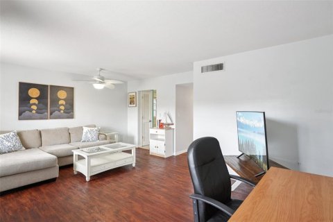 Condo in South Pasadena, Florida, 1 bedroom № 2111355 - photo 6