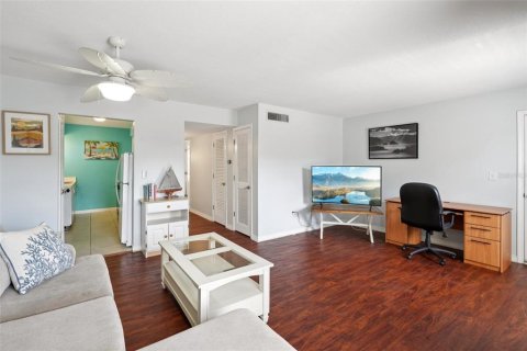 Condo in South Pasadena, Florida, 1 bedroom № 2111355 - photo 5