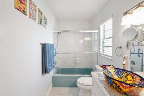 Condo in South Pasadena, Florida, 1 bedroom № 2111355 - photo 17