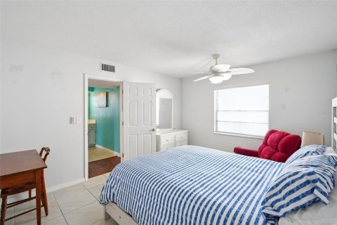 Condo in South Pasadena, Florida, 1 bedroom № 2111355 - photo 14