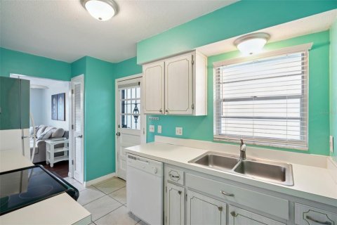 Condo in South Pasadena, Florida, 1 bedroom № 2111355 - photo 10