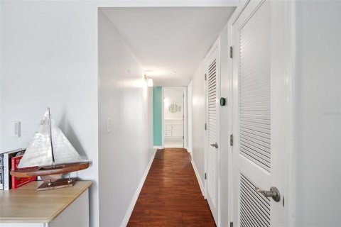 Condo in South Pasadena, Florida, 1 bedroom № 2111355 - photo 13