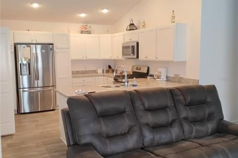 House in The Villages, Florida 2 bedrooms, 106.65 sq.m. № 2209192 - photo 6