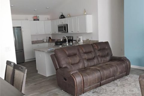 House in The Villages, Florida 2 bedrooms, 106.65 sq.m. № 2209192 - photo 5