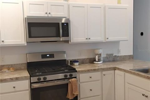 House in The Villages, Florida 2 bedrooms, 106.65 sq.m. № 2209192 - photo 4
