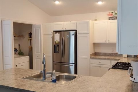 House in The Villages, Florida 2 bedrooms, 106.65 sq.m. № 2209192 - photo 7