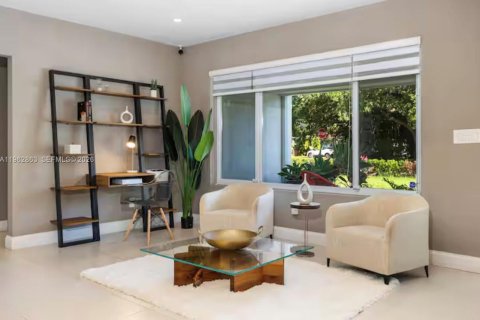 House in Biscayne Park, Florida 3 bedrooms, 247.96 sq.m. № 2024169 - photo 7