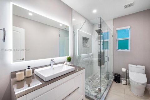 House in Biscayne Park, Florida 3 bedrooms, 247.96 sq.m. № 2024169 - photo 26