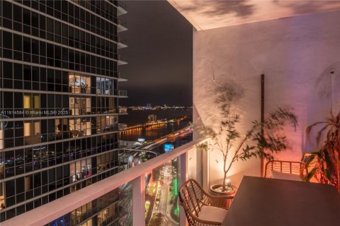 Condo in Miami, Florida, 1 bedroom  № 2082440 - photo 9