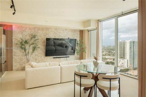 Condo in Miami, Florida, 1 bedroom  № 2082440 - photo 5