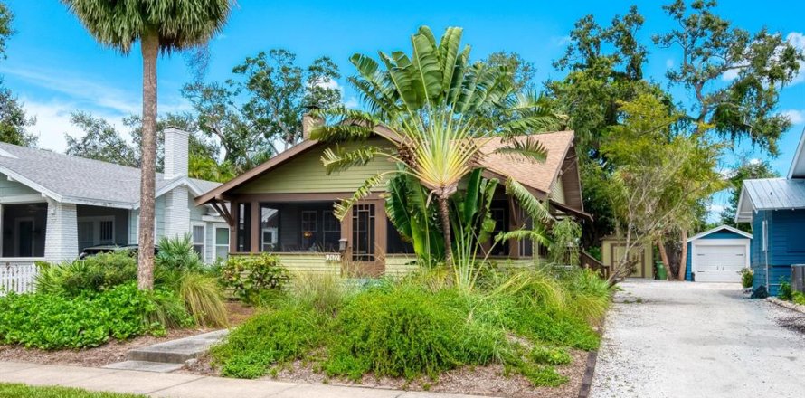 House in Bradenton, Florida 2 bedrooms, 119.19 sq.m. № 2219229