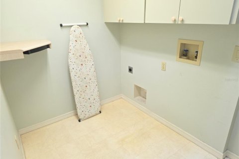 House in Weeki Wachee, Florida 3 bedrooms, 213.58 sq.m. № 1805577 - photo 25