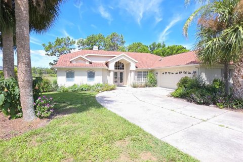 House in Weeki Wachee, Florida 3 bedrooms, 213.58 sq.m. № 1805577 - photo 1