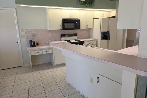 House in Weeki Wachee, Florida 3 bedrooms, 213.58 sq.m. № 1805577 - photo 8