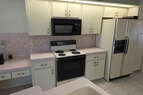 House in Weeki Wachee, Florida 3 bedrooms, 213.58 sq.m. № 1805577 - photo 7