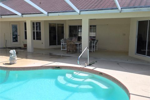 House in Weeki Wachee, Florida 3 bedrooms, 213.58 sq.m. № 1805577 - photo 24