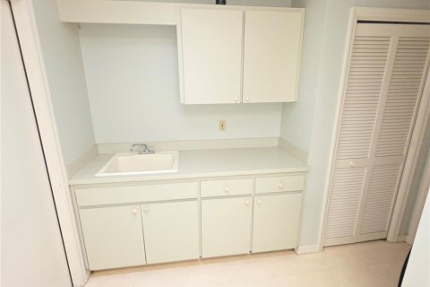 House in Weeki Wachee, Florida 3 bedrooms, 213.58 sq.m. № 1805577 - photo 26