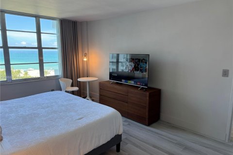 Condo in Miami Beach, Florida, 2 bedrooms  № 1942294 - photo 14