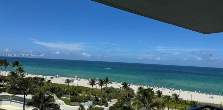 Condo in Miami Beach, Florida, 2 bedrooms  № 1942294
