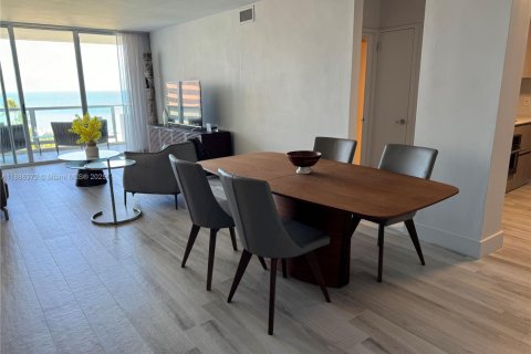 Condo in Miami Beach, Florida, 2 bedrooms  № 1942294 - photo 10