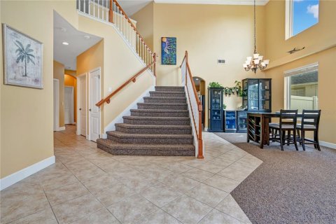 House in Orlando, Florida 5 bedrooms, 328.5 sq.m. № 2401096 - photo 4