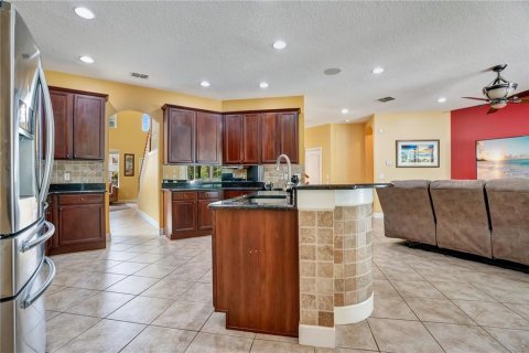 House in Orlando, Florida 5 bedrooms, 328.5 sq.m. № 2401096 - photo 12