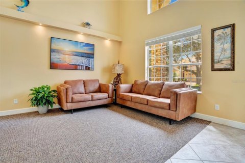 House in Orlando, Florida 5 bedrooms, 328.5 sq.m. № 2401096 - photo 8