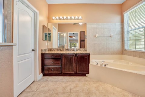 House in Orlando, Florida 5 bedrooms, 328.5 sq.m. № 2401096 - photo 29