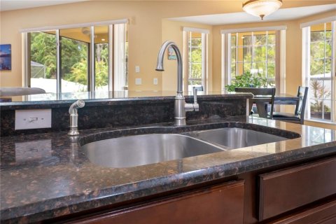 House in Orlando, Florida 5 bedrooms, 328.5 sq.m. № 2401096 - photo 17