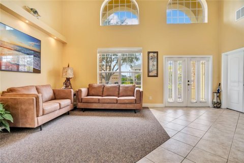 House in Orlando, Florida 5 bedrooms, 328.5 sq.m. № 2401096 - photo 9