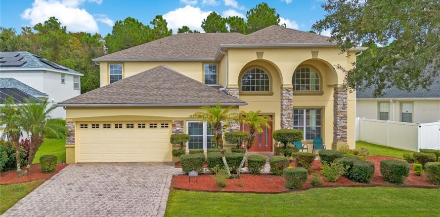 House in Orlando, Florida 5 bedrooms, 328.5 sq.m. № 2401096