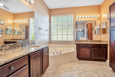 House in Orlando, Florida 5 bedrooms, 328.5 sq.m. № 2401096 - photo 30