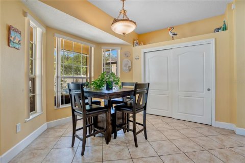 House in Orlando, Florida 5 bedrooms, 328.5 sq.m. № 2401096 - photo 21