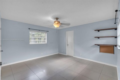 House in Lauderhill, Florida 4 bedrooms, 169.92 sq.m. № 1978039 - photo 7