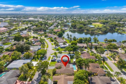 House in Lauderhill, Florida 4 bedrooms, 169.92 sq.m. № 1978039 - photo 26