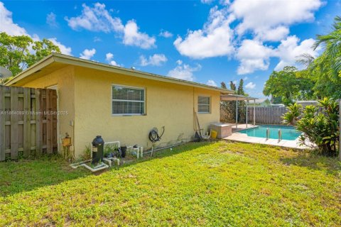 House in Lauderhill, Florida 4 bedrooms, 169.92 sq.m. № 1978039 - photo 21
