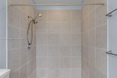 House in Lauderhill, Florida 4 bedrooms, 169.92 sq.m. № 1978039 - photo 12