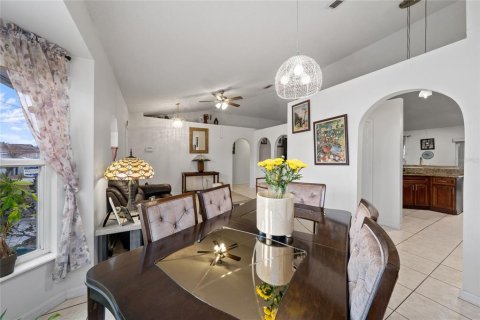 Villa ou maison à vendre à Kissimmee, Floride: 4 chambres, 158.31 m2 № 2143639 - photo 6