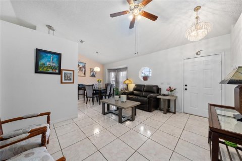 Villa ou maison à vendre à Kissimmee, Floride: 4 chambres, 158.31 m2 № 2143639 - photo 2