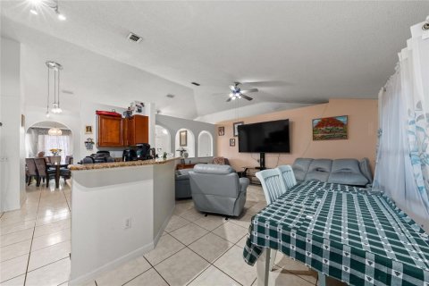 Villa ou maison à vendre à Kissimmee, Floride: 4 chambres, 158.31 m2 № 2143639 - photo 14