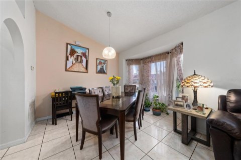 Villa ou maison à vendre à Kissimmee, Floride: 4 chambres, 158.31 m2 № 2143639 - photo 5
