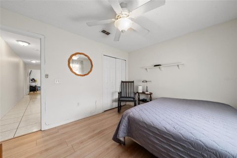 Villa ou maison à vendre à Kissimmee, Floride: 4 chambres, 158.31 m2 № 2143639 - photo 16