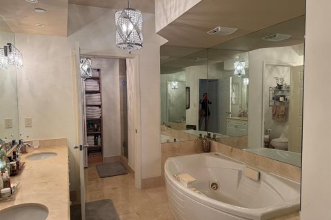 Condo in Fort Lauderdale, Florida, 3 bedrooms № 2189238 - photo 22