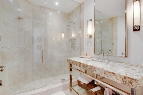 Condo in Bal Harbour, Florida, 2 bedrooms  № 1752795 - photo 14