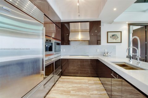 Condo in Bal Harbour, Florida, 2 bedrooms  № 1752795 - photo 7