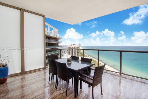 Condo in Bal Harbour, Florida, 2 bedrooms  № 1752795 - photo 1